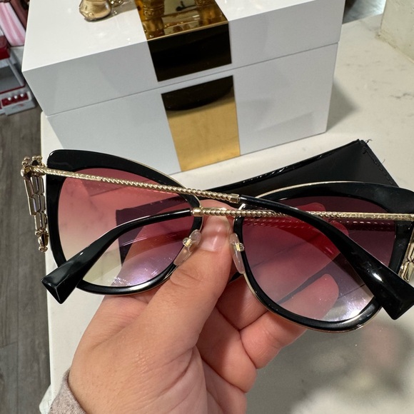 ONE DAY SALE✨

MARC JACOBS cat eye acetate sunglasses ✨ - Picture 12 of 16